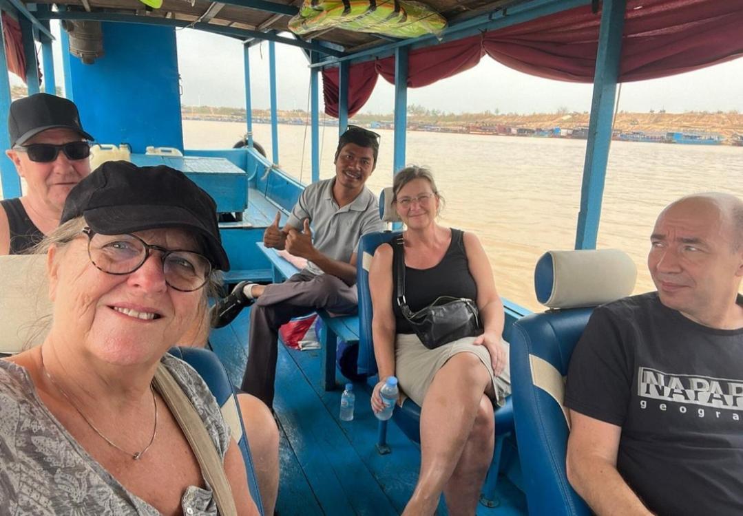 Angkor Adventure - Walk & Ride With Daniel Speaking 暹粒
