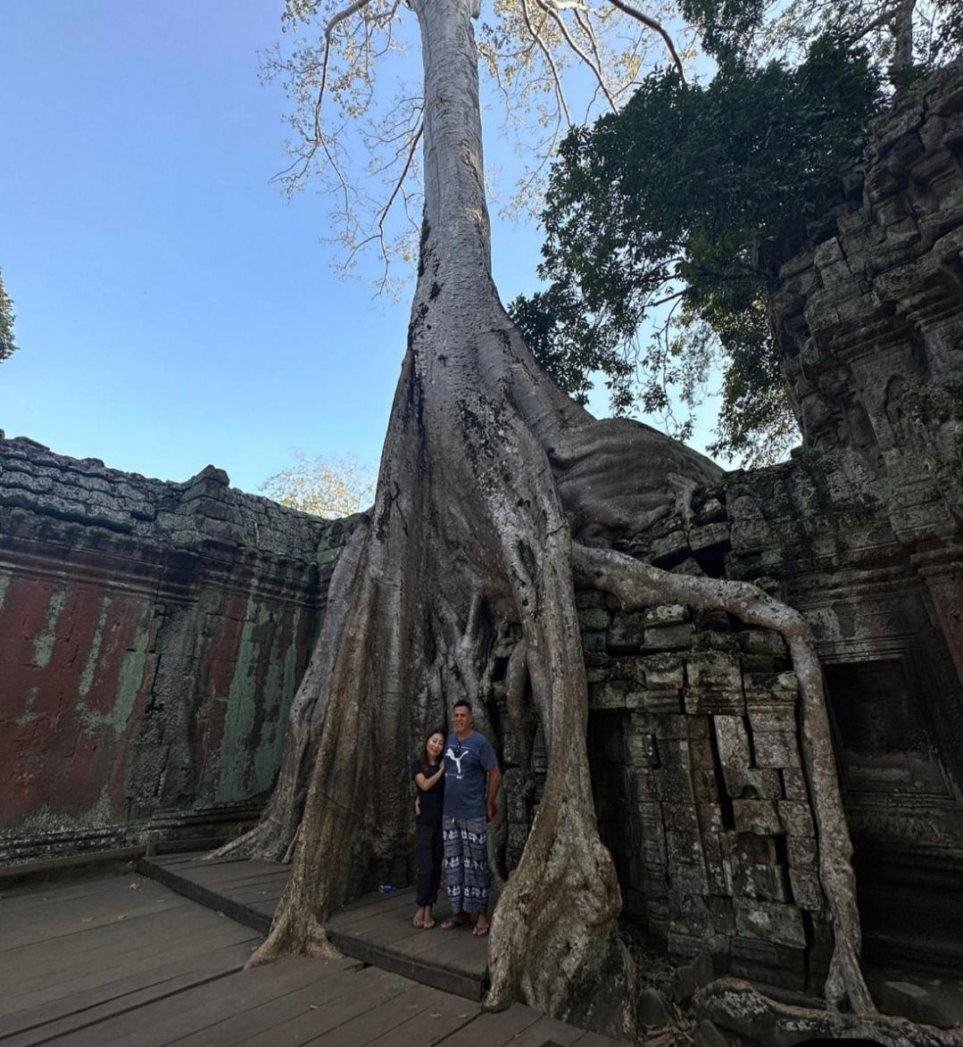 Angkor Adventure - Walk & Ride With Daniel Speaking 暹粒